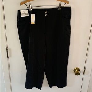 Monterrey Club black capris Size 16